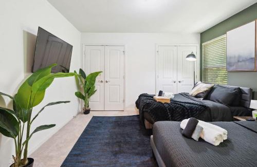Southwest Raleigh House | Elegant 3BR Retreat King Bed Near Cary & NC State