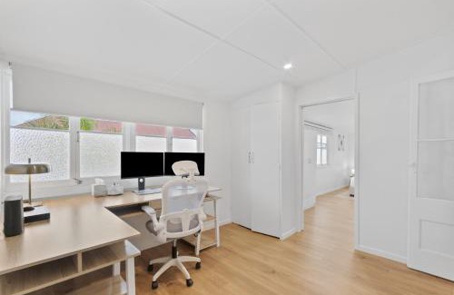 Newmarket House | Elegant 4-Bed Home Near Shops & Dining