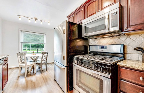 Royal Oak House | Elegant 4BR/3BA Home in Royal Oak- Super fast WiFi-5min to Downtown & Zoo