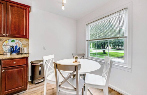 Royal Oak House | Elegant 4BR/3BA Home in Royal Oak- Super fast WiFi-5min to Downtown & Zoo