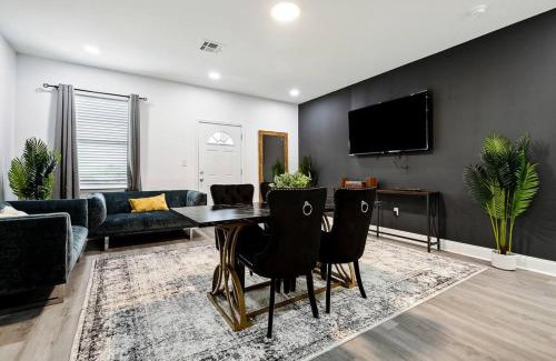 Saint Claude Apartment | Elegant 5BR Getaway in NOLA