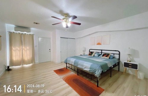 Woodstone Ski Chalet | Elegant 6-Bedroom Retreat in San Antonio