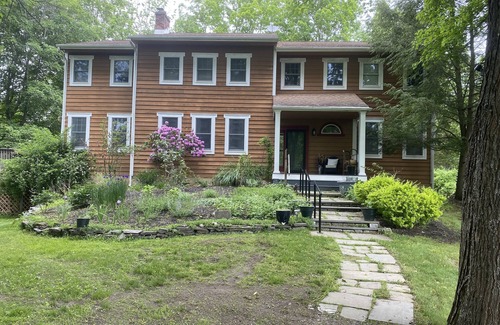 Staatsburg House | Elegant 6 Bedroom Upscale Contemporary Seasonal discount rate