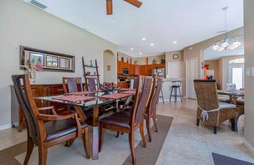 North Port House | Elegant and Spacious House - Modern Furnished Vacation Rental in North Port
