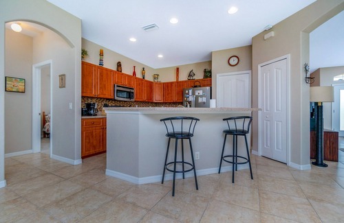 North Port House | Elegant and Spacious House - Modern Furnished Vacation Rental in North Port