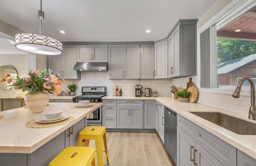 Monrovia House | Elegant and Stylishly Crafted Modern Home
