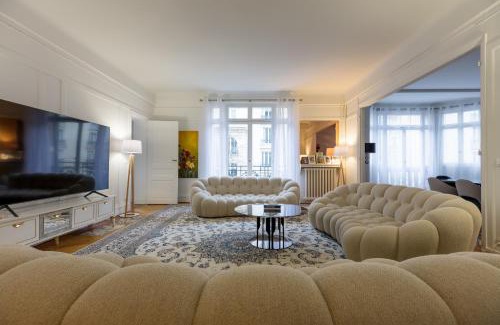 Porte-Dauphine Apartment | Elegant Apartment - Eiffel Tower
