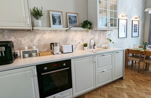 Sibiu Old Town Apartment | Elegant Apartment in the Historic Center, AC, wifi, Netflix, Quiet area