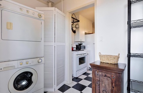 Venice Apartment | Elegant apartment With Private Garden near the beach and major attractions!