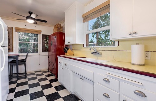 Venice Apartment | Elegant apartment With Private Garden near the beach and major attractions!