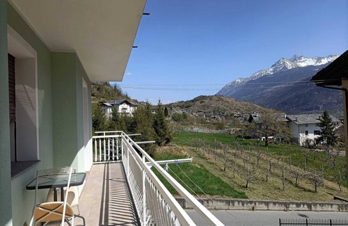 Saint-Pierre House | Elegant apartments with garden, outdoor parking, garage x motorcycles & bikes