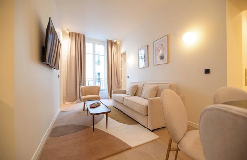 Quartier du Faubourg-Montmartre Apartment | Elegant Apt with AC - 2BR-6P -Palais Garnier