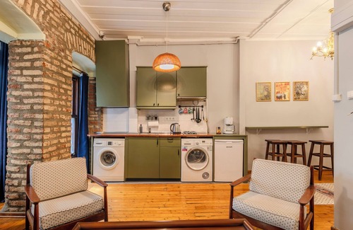 Galata Apartment | Elegant & Artsy 1BR Galata’s Hidden Gem/AC/Walk everywhere