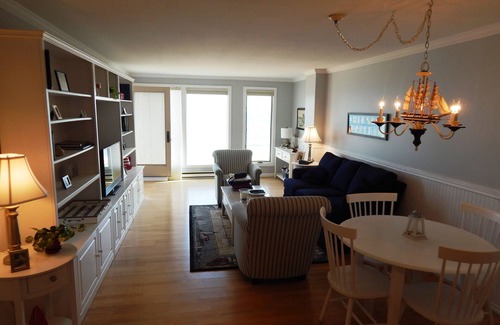 Ocean Park Condo | Elegant Beachfront Condo With Pool