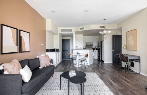 Beverly Grove Apartment | Elegant Beverly Hills 1BR nr The Grove & Rodeo Drive, by Blueground