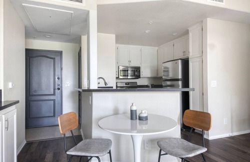 Beverly Grove Apartment | Elegant Beverly Hills 1BR nr The Grove & Rodeo Drive, by Blueground