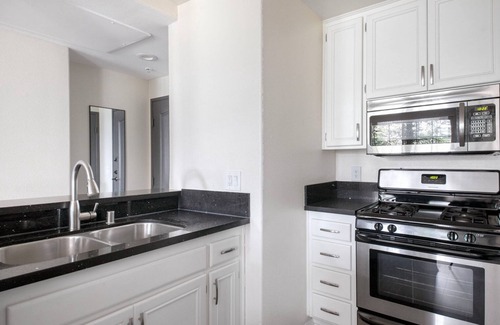 Beverly Grove Apartment | Elegant Beverly Hills 1BR nr The Grove & Rodeo Drive, by Blueground