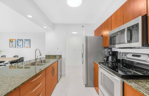 Brickell Condo | Elegant Brickell Retreat + Free Parking