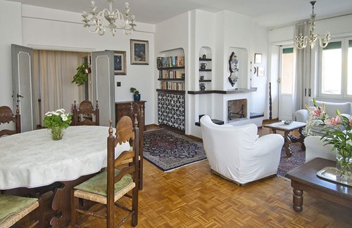 Universita Apartment | Elegant Bright Central 120 m2 Close to Metro, WiFi, Lift