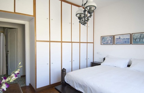 Universita Apartment | Elegant Bright Central 120 m2 Close to Metro, WiFi, Lift