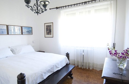 Universita Apartment | Elegant Bright Central 120 m2 Close to Metro, WiFi, Lift