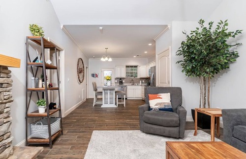 Townsend Condo | Elegant Cades Cove Condo with Community Pool!