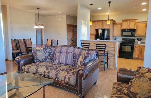 Payson Condo | Elegant Central Payson Getaway