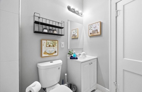 Lee's Summit House | Elegant Charm & Newly Renovated in Prime Location