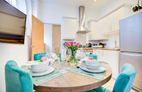 Island Gardens Apartment | Elegant City Retreat near Greenwich