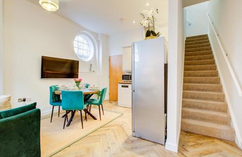 Island Gardens Apartment | Elegant City Retreat near Greenwich