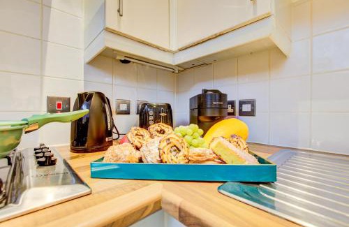 Island Gardens Apartment | Elegant City Retreat near Greenwich