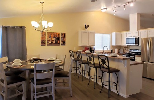 Tucson House | 💖Elegant, Clean&Comfy|King Bed|Garage|AC|PetsOk💖