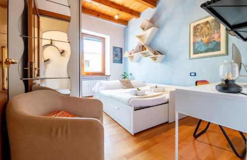 Verona City Centre Apartment | Elegant Colorful Apartment - Verona Apartments
