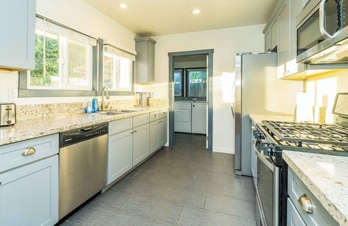 Glendora House | Elegant Comfort on Historic Route 66 Attractions