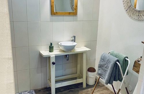 Croix-Caluyau Bed & Breakfast | Elegant, comfortable room with private spa