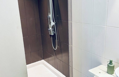 Croix-Caluyau Bed & Breakfast | Elegant, comfortable room with private spa