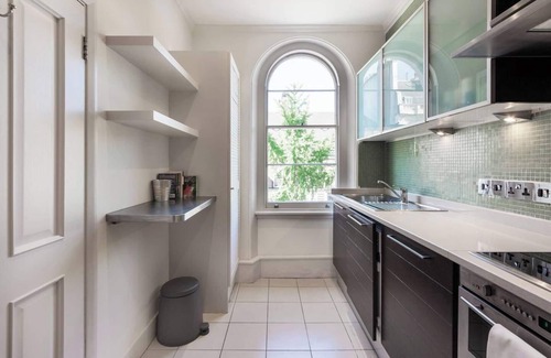 Bayswater Condo | Elegant & Comfortable | 2 BD | Near Paddington