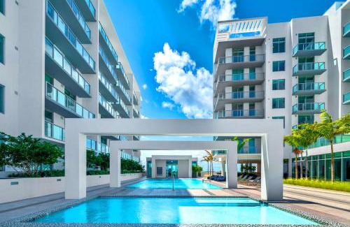 Northeast Miami Apartment | Elegant Condo 2BR w Beautiful City Views