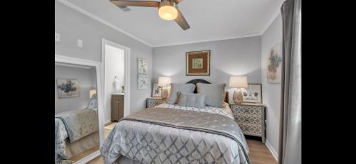 Inniswold Apartment | Elegant condo Two ensuite baths with gourmet kitchen near Mall of LA & LSU Top restaurant venues