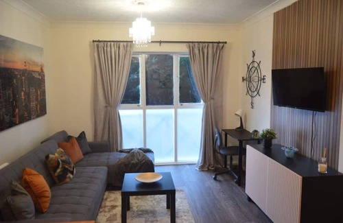 Stratford Apartment | Elegant & Cozy Downtown Flatn