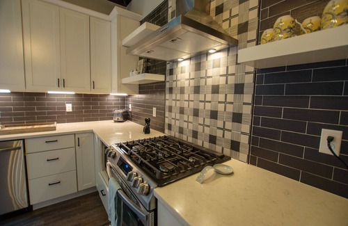 South Side Flats House | Elegant & Cozy Escape - 5Beds/2.5Bath - Sleeps 10