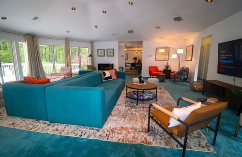 East Stroudsburg Villa | Elegant designer decorated house in Poconos
