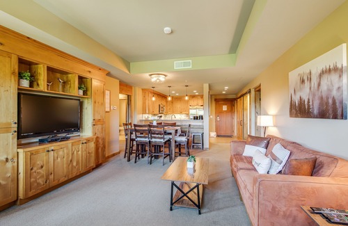 Cle Elum House | Elegant, dog-friendly retreat w/shared pool & fireplace - near trails