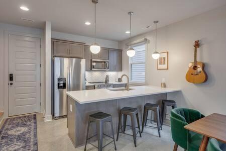 Greenwood House | Elegant East Nashville Townhouse Retreat