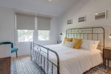 Greenwood House | Elegant East Nashville Townhouse Retreat