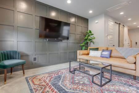 Greenwood House | Elegant East Nashville Townhouse Retreat