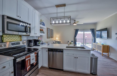 Tuscaloosa Condo | Elegant Elephant-New Listing! Book for Football season! Walk to Stadium!