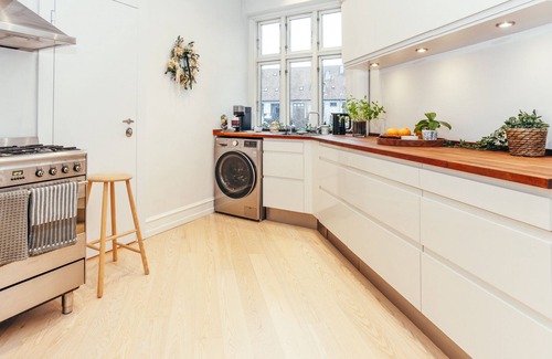 Osterbro Apartment | Elegant, evocative and cosy home in Østerbro with a stunning panoramic view