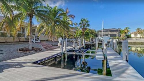 Marco Island House | Elegant Family-Friendly Home on Canal I 3BD2BA Sleeps 6 I Walk to Beach & Shops