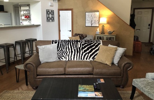 Woodlands Village House | Elegant Flagstaff Basecamp